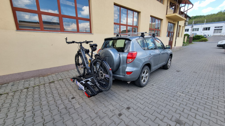 Montare carlig de remorcare und suport bicicleta pe Toyota Rav4