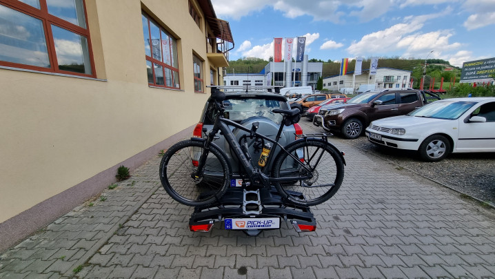 Montare carlig de remorcare und suport bicicleta pe Toyota Rav4