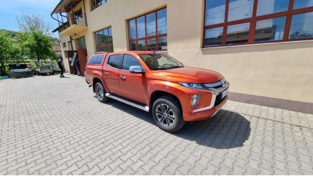 Canopy installed on Mitsubishi L200 2020