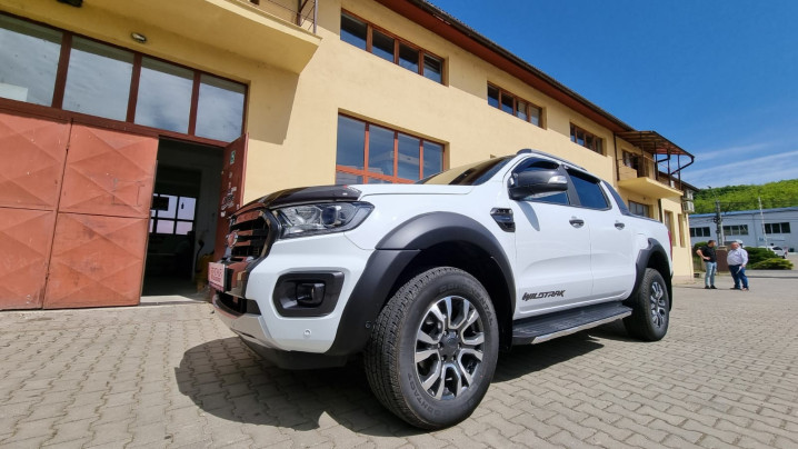 Overfenders, window visors, hood guard installed on Ford Ranger 2020