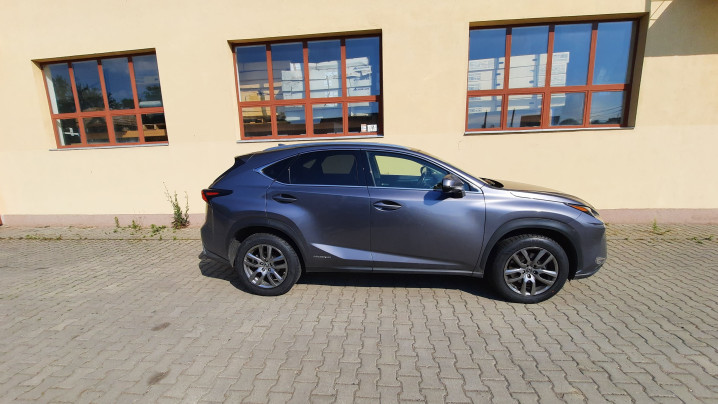 Montare carlig de remorcare pe Lexus NX300 H