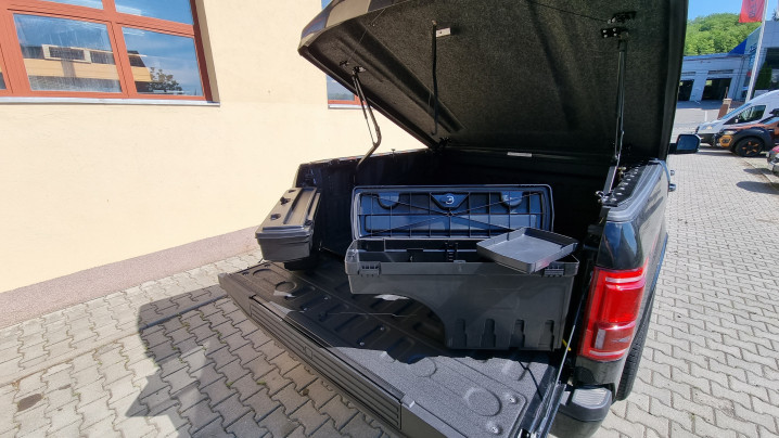 Tonneau Cover, swing cases installed on Ford F150
