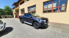 Roll cover, rollbar, window visors installed on Toyota Hilux 2020 2