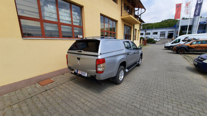 Canopy installed on Mitsubishi L200 2020