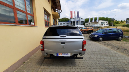 Canopy installed on Mitsubishi L200 2020