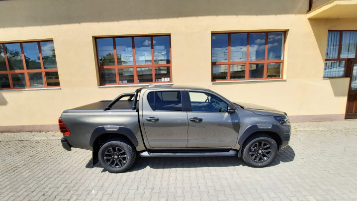 Roll cover, rollbar installed on Toyota Hilux 2020