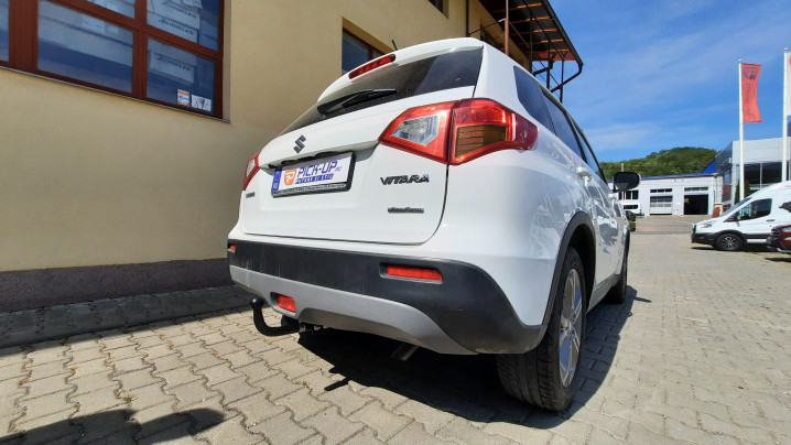 Towing hook installed on Suzuki Vitara 2014
