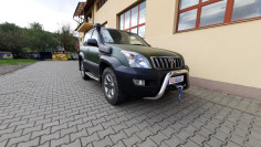 Snorkel, bullbar, winch, winch plate, skid plates installed on Toyota LC120