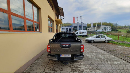 Rollbar, winch, winch plate, rail guard installed on Toyota Hilux 2021