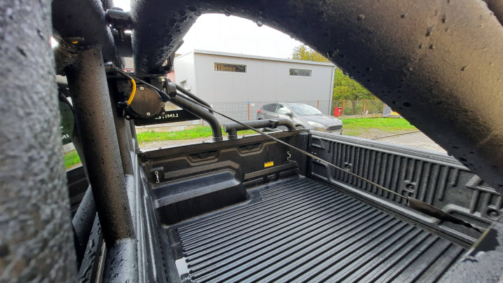 Rollbar, winch, winch plate, rail guard installed on Toyota Hilux 2021