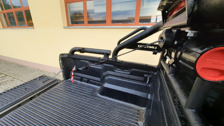 Rollbar, winch, winch plate, rail guard installed on Toyota Hilux 2021
