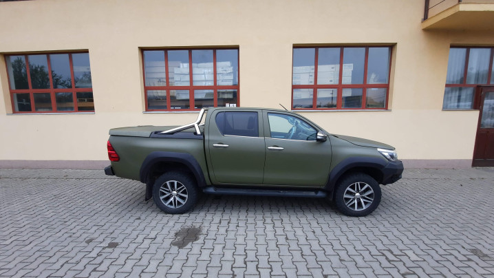 Tonneau cover, fron bumper installed on Toyota Hilux 2019