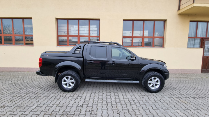Montare inchidere bena tip capac, bullbar, reflectoare pe Nissan Navada D40
