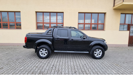 Tonneau cover , bullbar, spot lights installed on Nissan Navara D40
