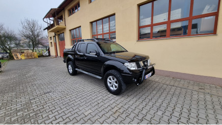 Tonneau cover , bullbar, spot lights installed on Nissan Navara D40
