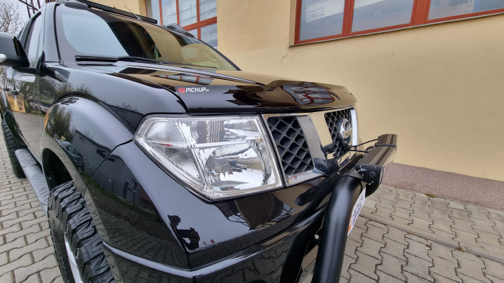 Tonneau cover , bullbar, spot lights installed on Nissan Navara D40