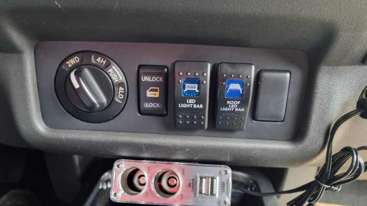 Tonneau cover , bullbar, spot lights installed on Nissan Navara D40
