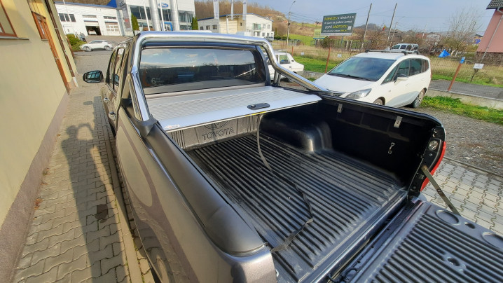 Roll cover installed on Toyota Hilux 2022