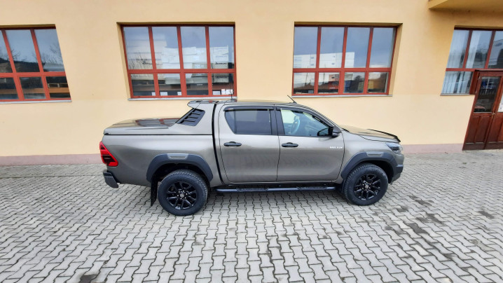 Tonneau cover installed on Toyota Hilux 2023