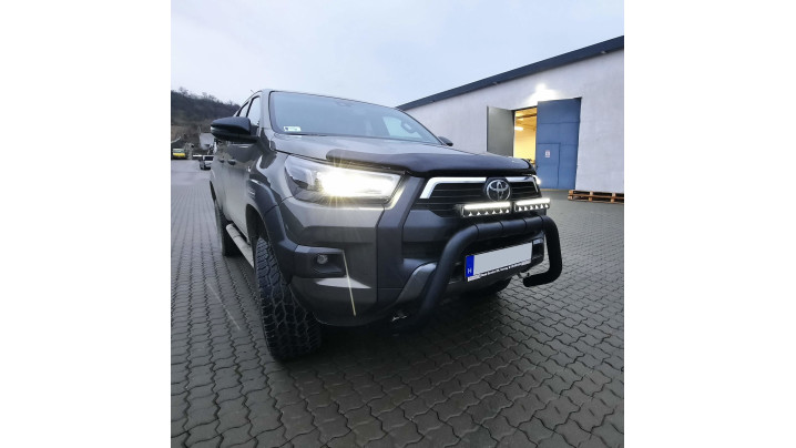 Montare bullbar, deflectoare geam und reflectoare pe Toyota Hilux 2023