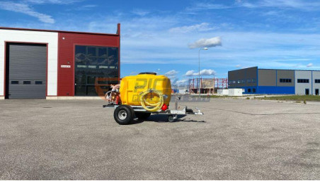 IRRIGATION WATER TANK SYSTEM WITH TRAILER IRRIGATION WATER TANK SYSTEM WITH TRAILER