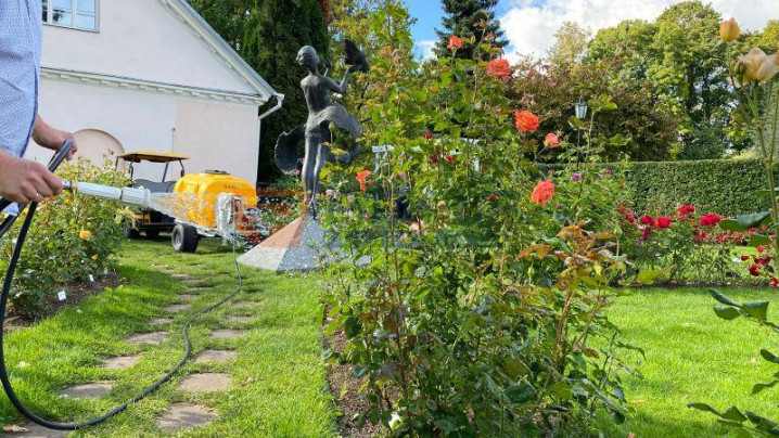 IRRIGATION WATER TANK SYSTEM WITH TRAILER