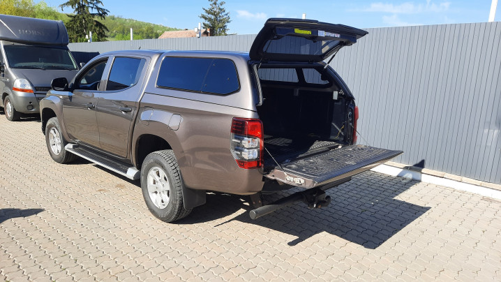 Canopy installed on Mitsubishi L200 2020