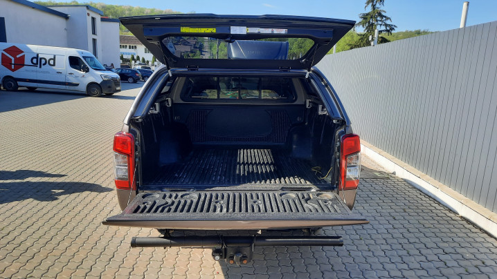 Canopy installed on Mitsubishi L200 2020