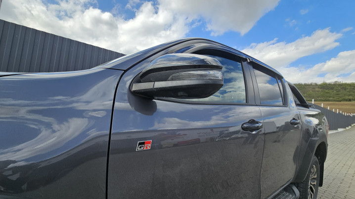 Montare Laderaumauskleidung, rulou, rollbar, Querträger, defl. geam pe Toyota Hilux GR Sport
