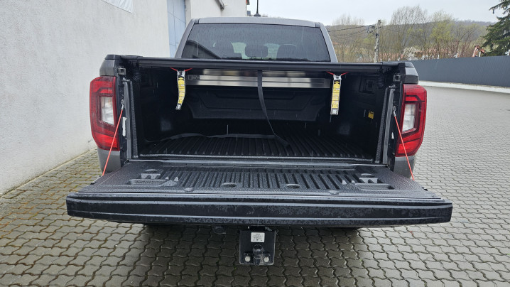 Bed liner, roll cover, side steps installed on Volkswagen Amarok 2023