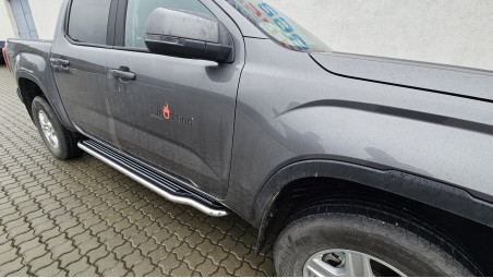 Bed liner, roll cover, side steps installed on Volkswagen Amarok 2023