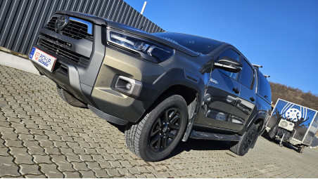 Canopy installed on Toyota Hilux 2022