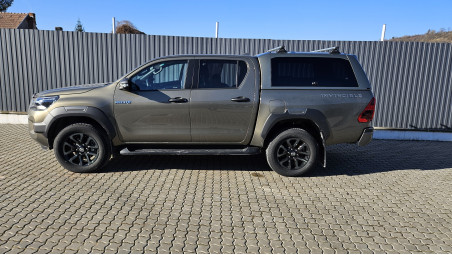 Canopy installed on Toyota Hilux 2022