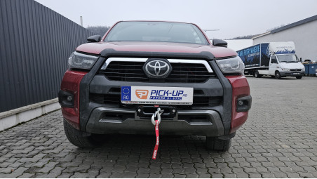 Tonneau cover, winch, winch plate, skid plate installed on Toyota Hilux 2023