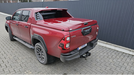 Tonneau cover, winch, winch plate, skid plate installed on Toyota Hilux 2023
