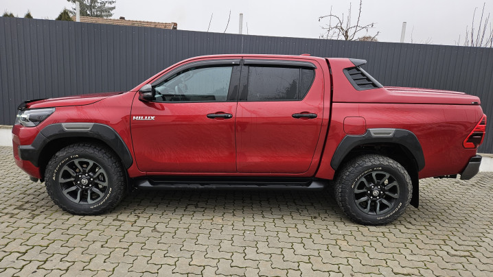 Montare capitonaj bena, deflector geam si inchidere bena tip capac pe Toyota Hilux 2023