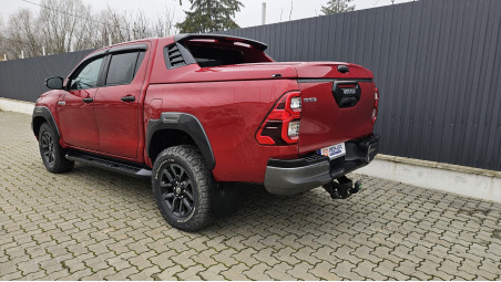 Montare Laderaumauskleidung, deflector geam und Laderaumabdeckung tip capac pe Toyota Hilux 2023