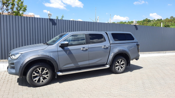 Canopy installed on Isuzu D-Max 2023
