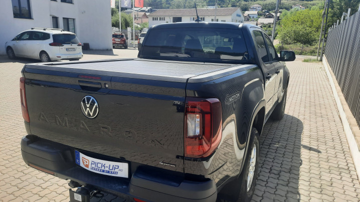 Bed liner, roll cover installed on Volkswagen Amarok 2023