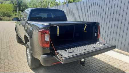 Bed liner, roll cover installed on Volkswagen Amarok 2023