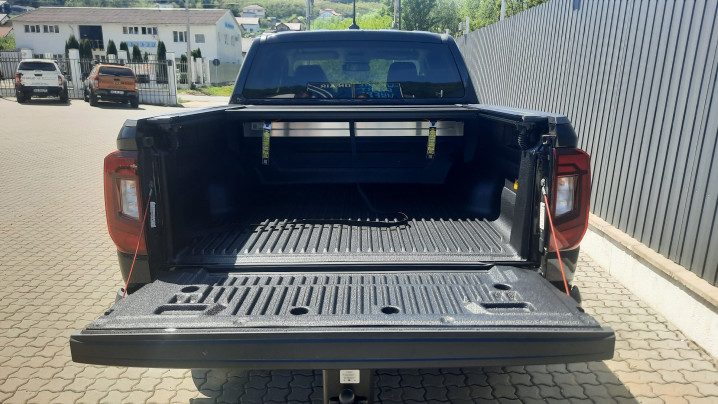 Montare capitonaj de bena si rulou pe Volkswagen Amarok 2023