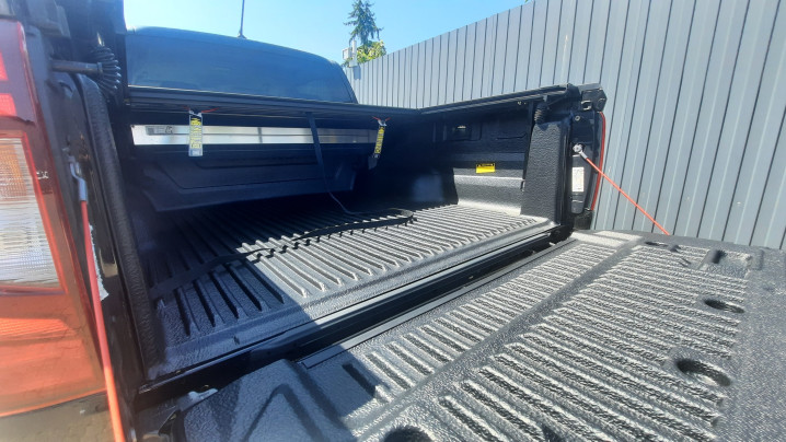 Montare capitonaj de bena si rulou pe Volkswagen Amarok 2023