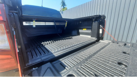 Bed liner, roll cover installed on Volkswagen Amarok 2023
