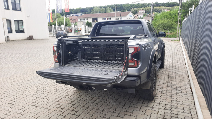 Bed Divider installed on Ford Ranger Raptor 2023