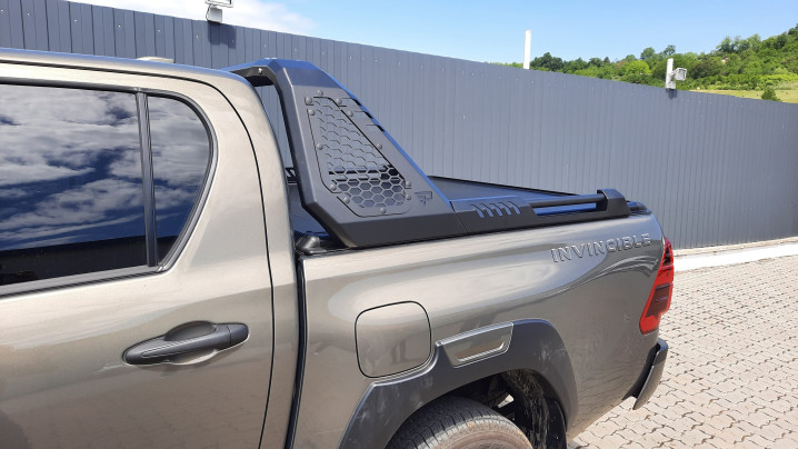 Roll Cover, rollbar installed on Toyota Hilux 2023