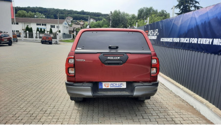 Canopy installed on Toyota Hilux 2024