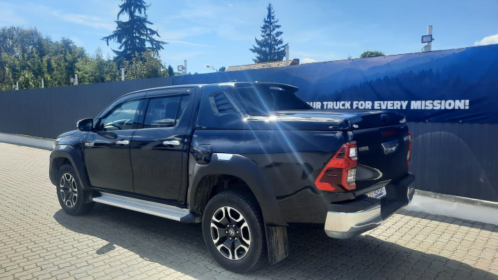 Tonneau Cover installed on Toyota Hilux 2021