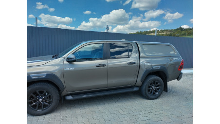 Canopy installed on Toyota Hilux 2020