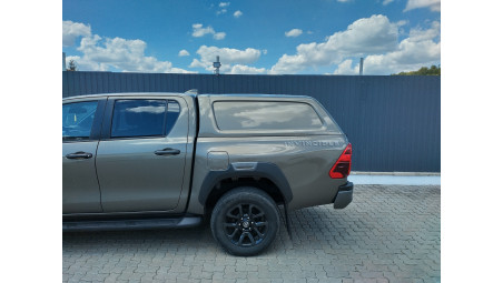 Canopy installed on Toyota Hilux 2020