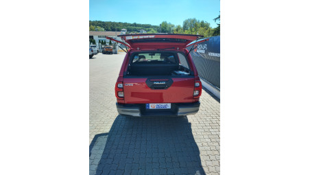 Canopy, bed liner installed on Toyota Hilux 2020